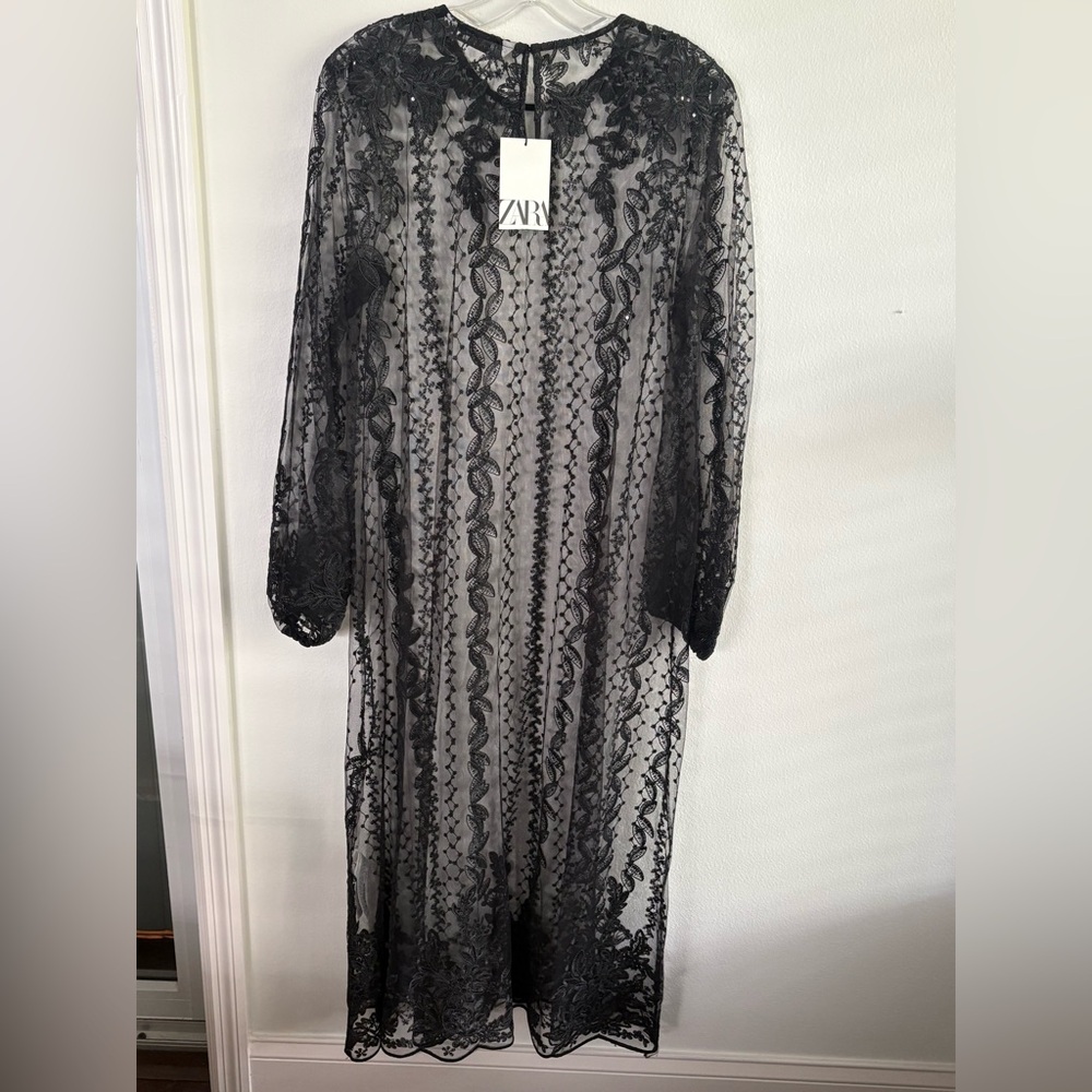 Elegant Black Lace Dress - Picture 5 of 5